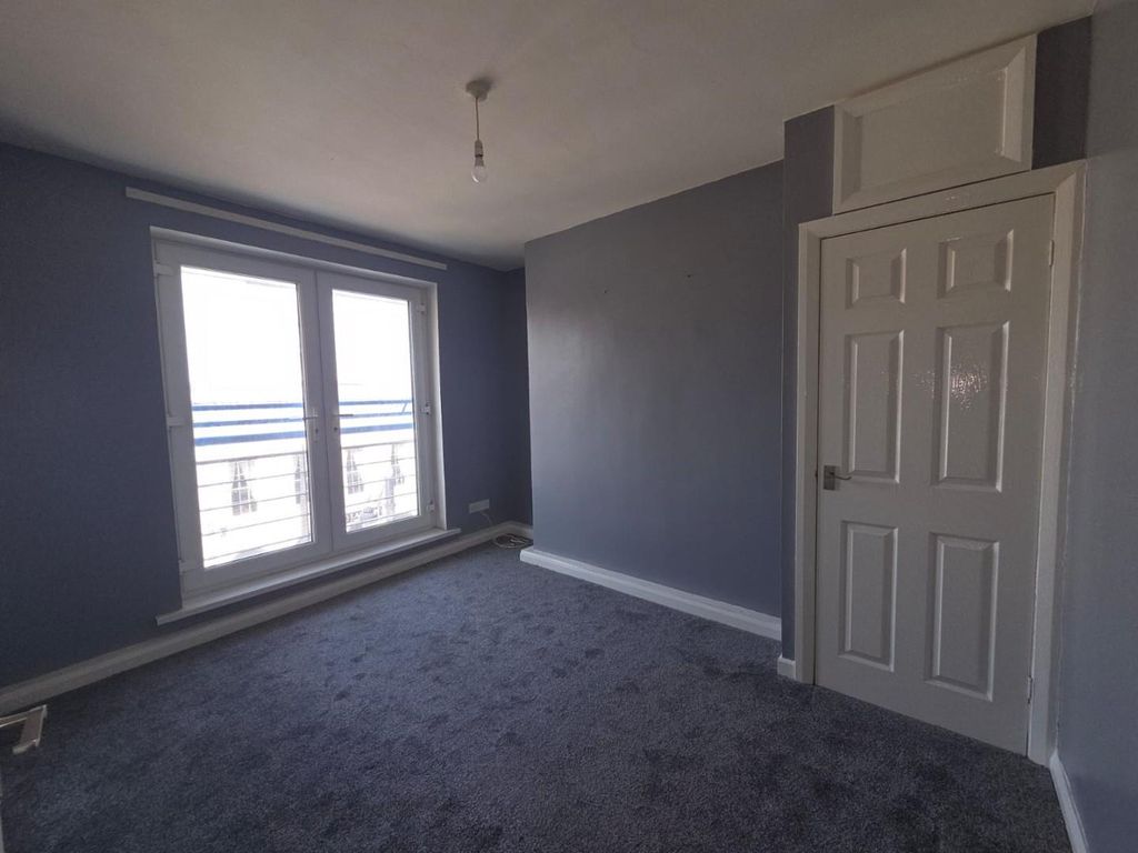 Property photo 3 of 10 Lounge.Jpg