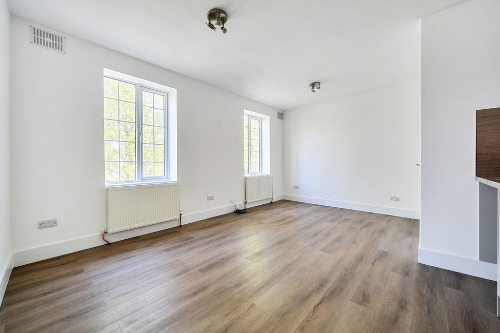 Property photo 2 of 12 380.Jpg