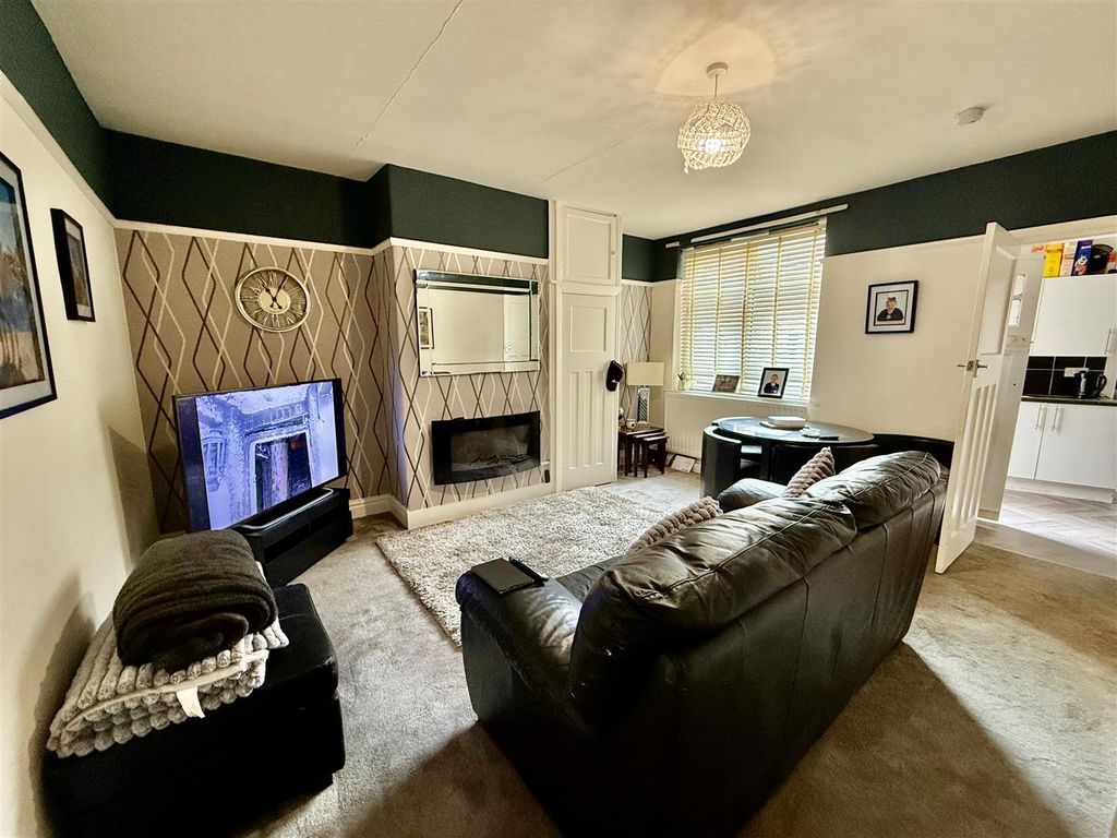 Property photo 3 of 10 Lounge
