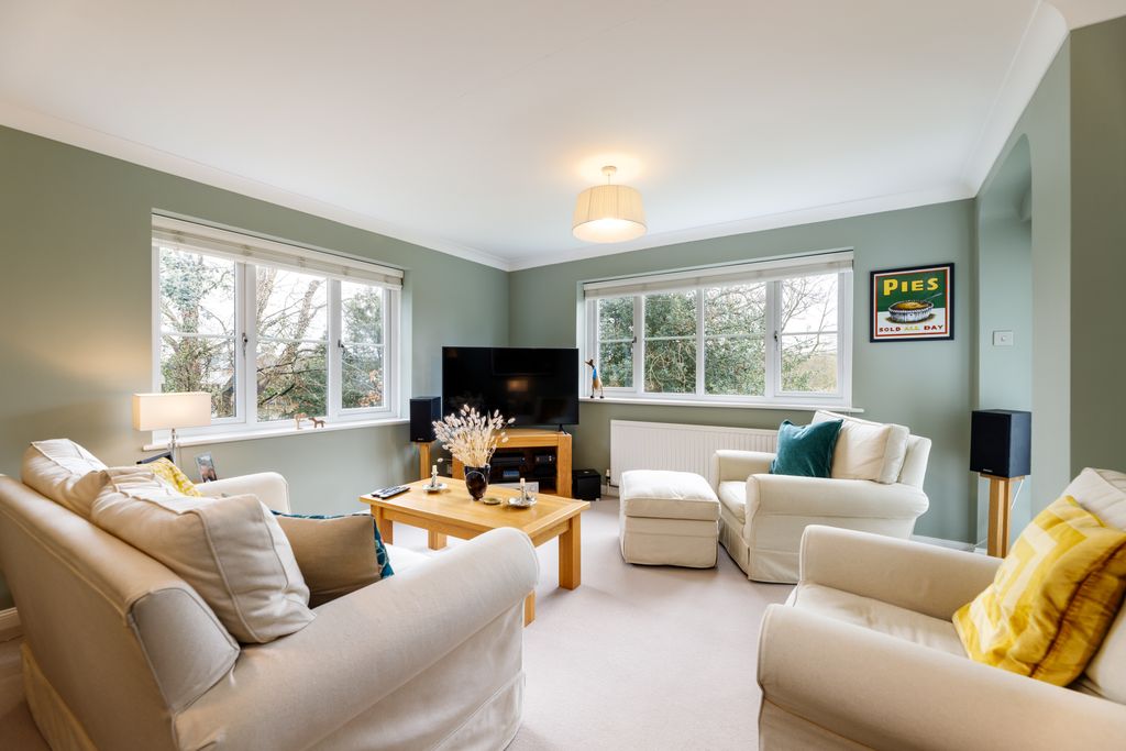 Property photo 3 of 12 Oak Lodge 12 (09 Of
