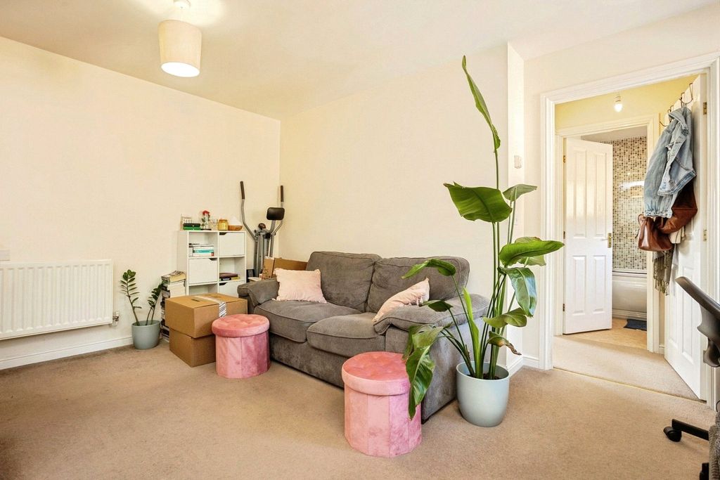 Property photo 3 of 12 Pbox-Img.Jpg