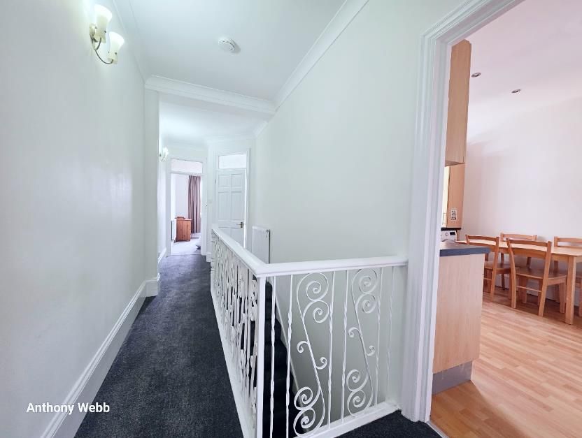 Property photo 3 of 11 Landing