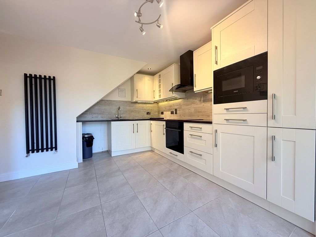 Property photo 1 of 11 Kitchen