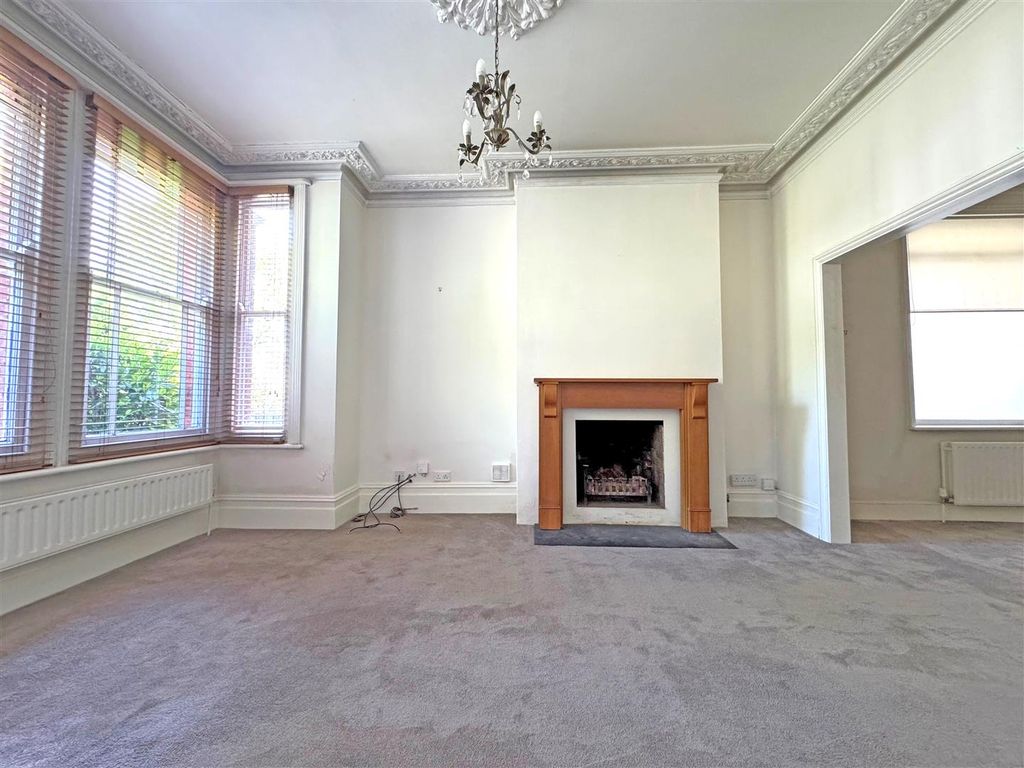 Property photo 2 of 18 17E.Jpg