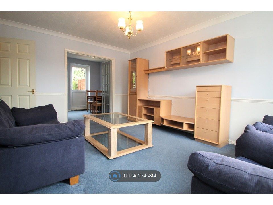 Property photo 2 of 9 Living Hall