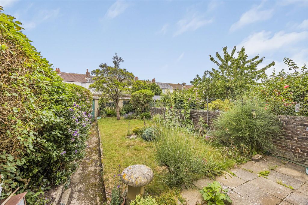 Property photo 2 of 20 73 Ripley Grove, Baffins-Porticomarketing-Soldby-2