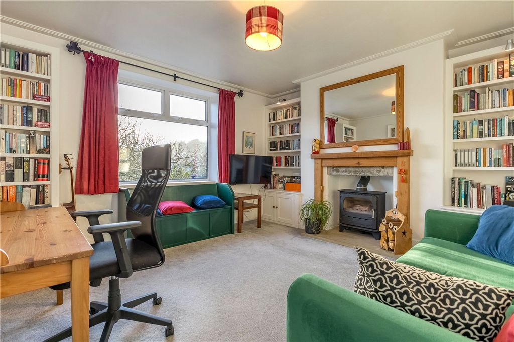 Property photo 2 of 22 Lounge