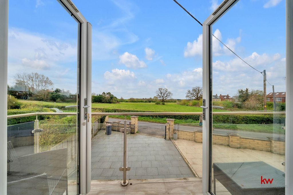 Property photo 2 of 21