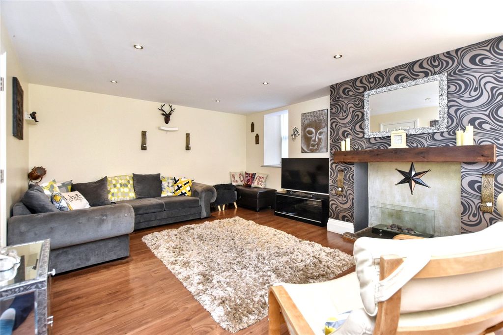 Property photo 2 of 35 Picture No. 25