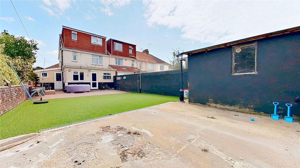 Property photo 2 of 14 Picture No. 08