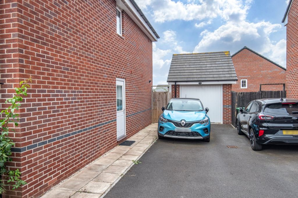 Property photo 2 of 19 Picture No. 36