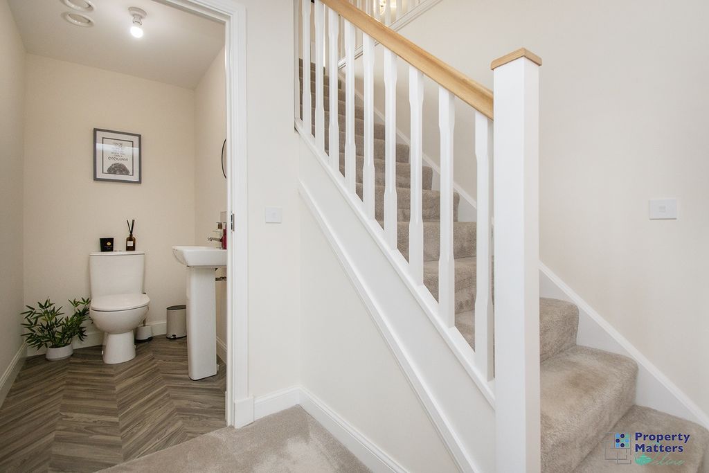 Property photo 3 of 25 Hallway