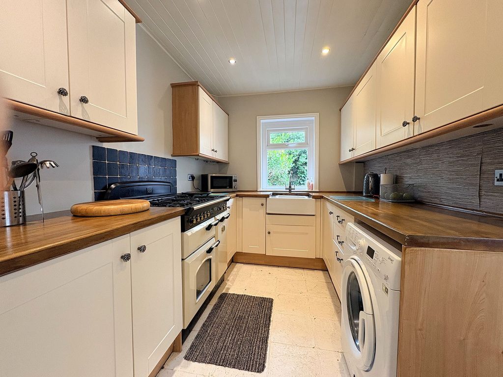 Property photo 2 of 25