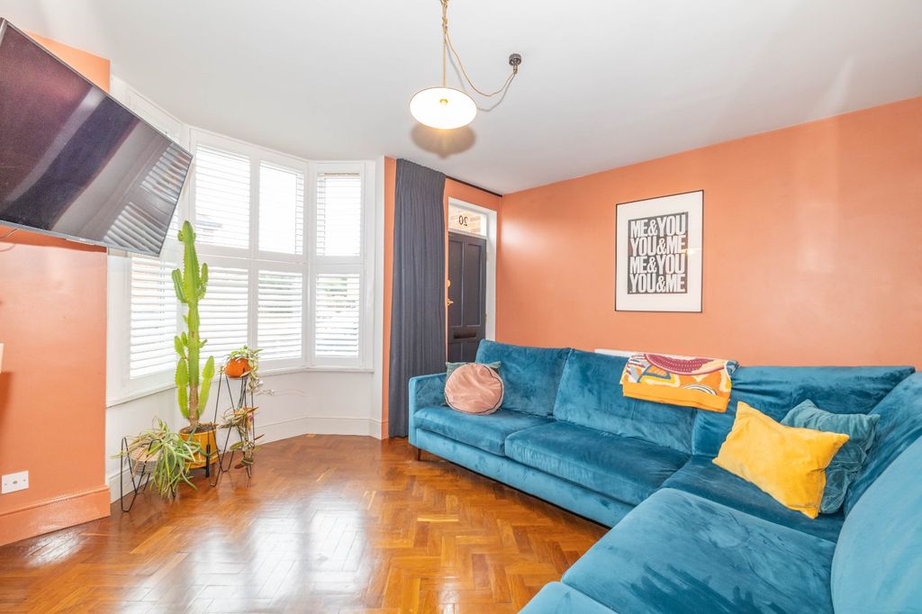 Property photo 3 of 17 Picture 3