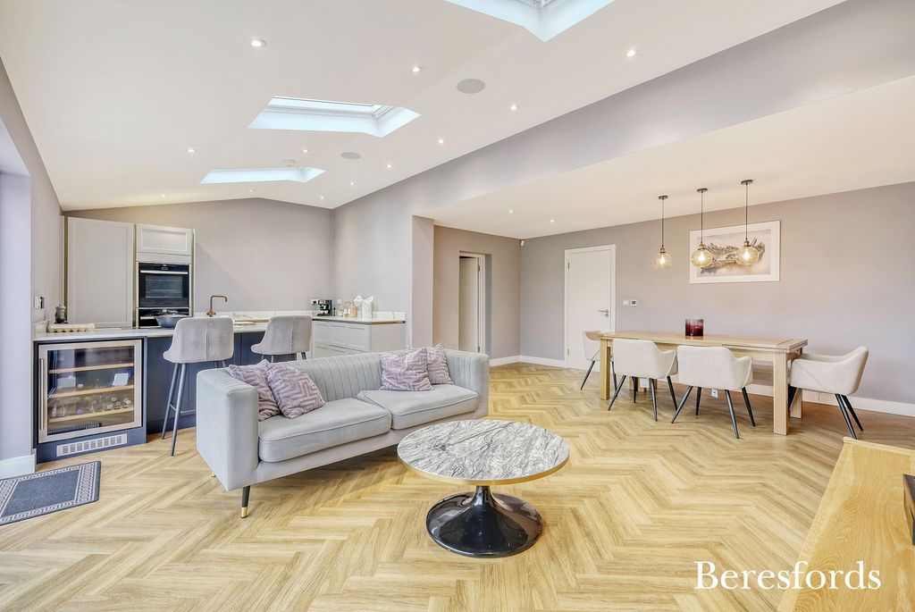 Property photo 3 of 34 Picture No. 29