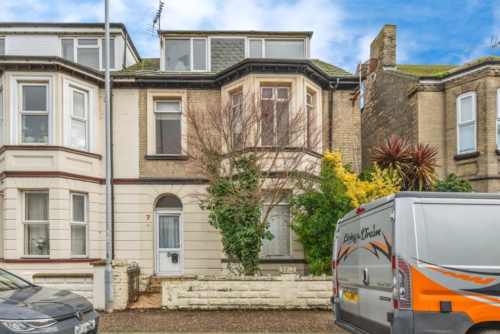 Property photo 1 of 17