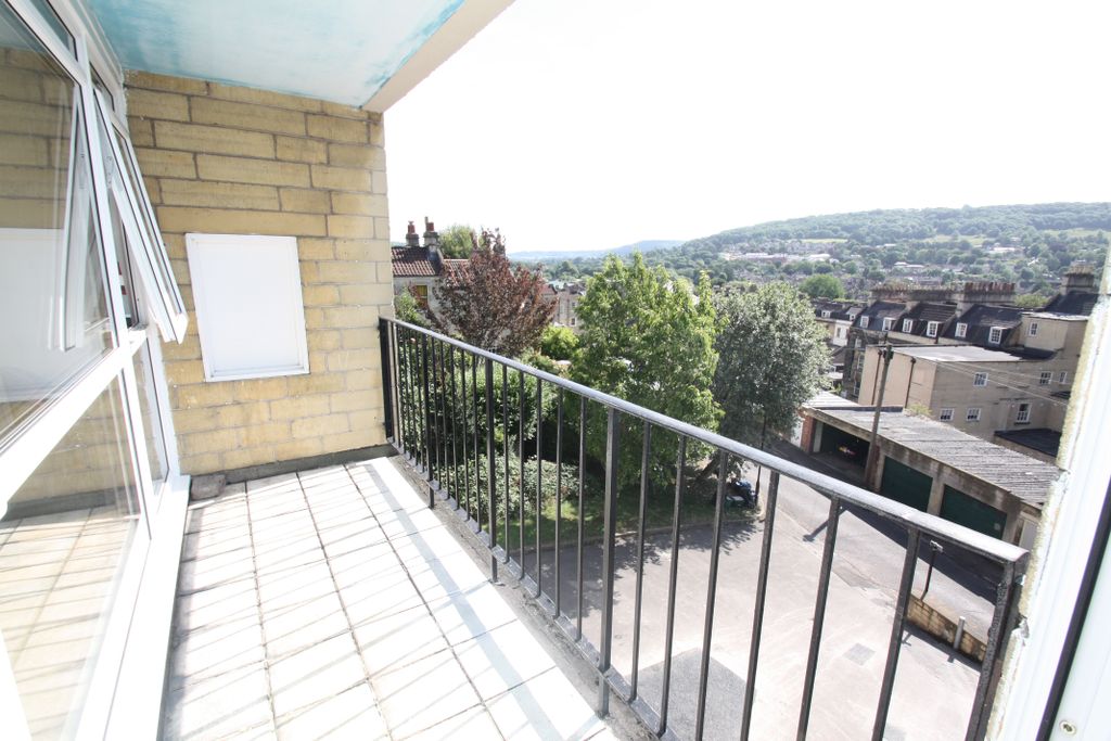 Property photo 3 of 10 Balcony