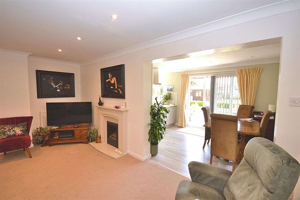 Property photo 2 of 42 33.Png