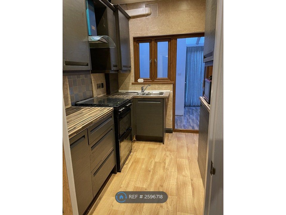 Property photo 3 of 14 Kitchen