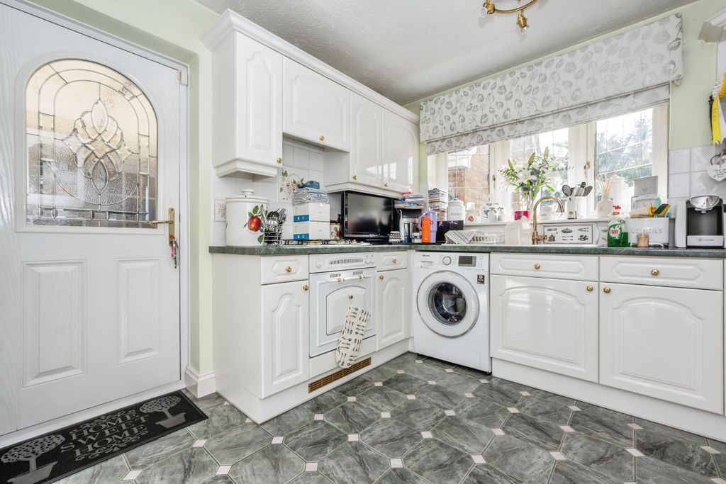 Property photo 3 of 14 Kitchen