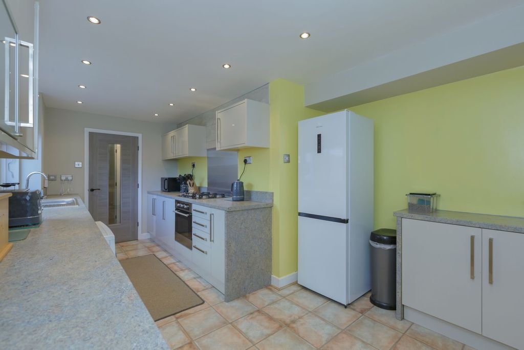 Property photo 2 of 16 Kitchen