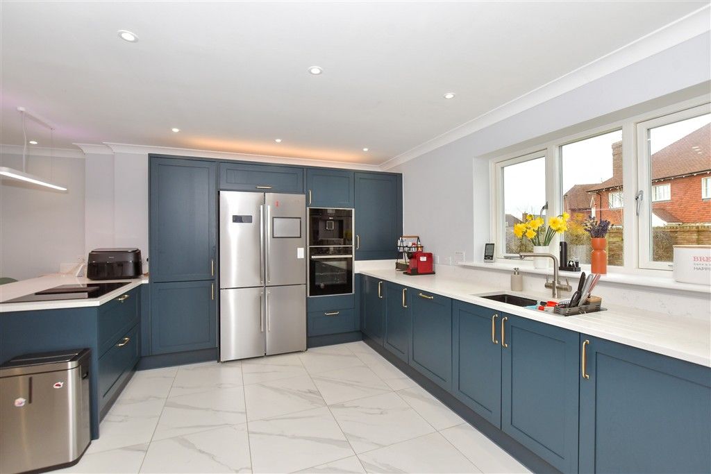 Property photo 2 of 19 Kitchen