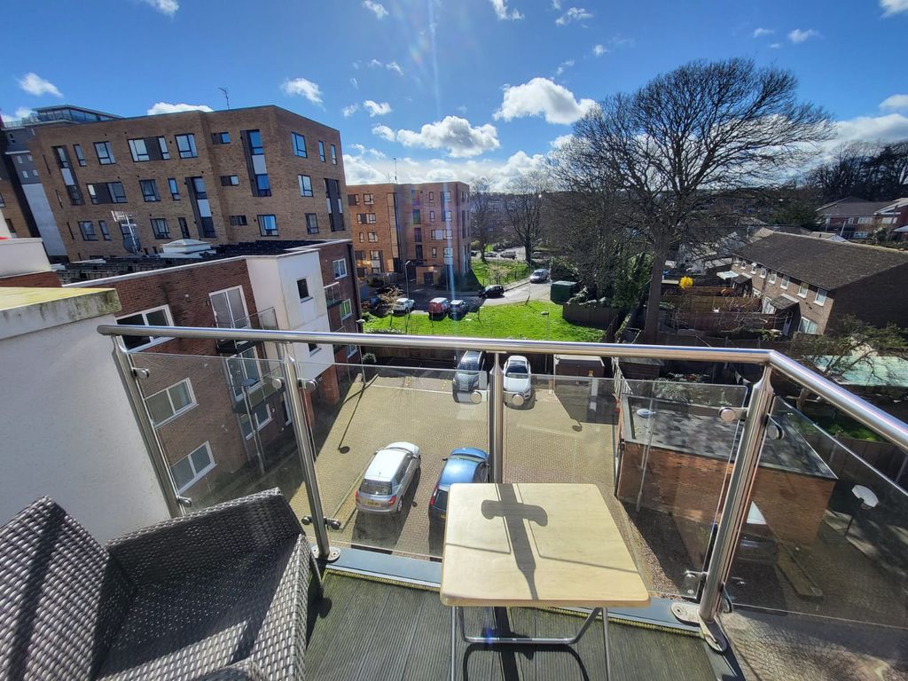 Property photo 1 of 10 Penthouse Flat For Sale With 2 Balconies