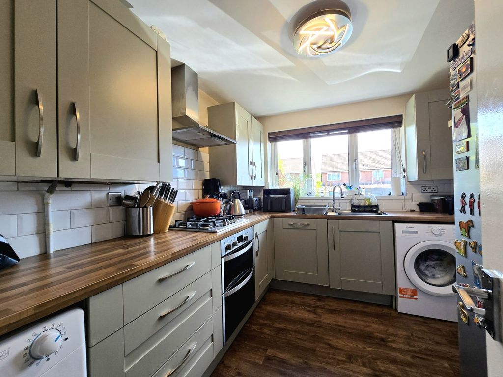 Property photo 2 of 32