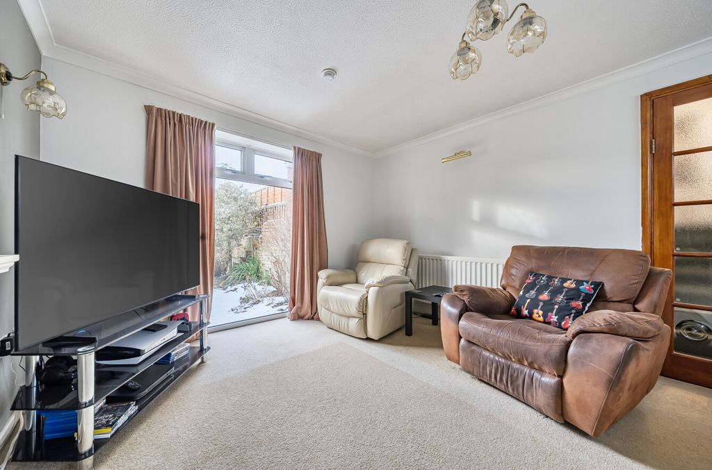 Property photo 2 of 22 1395971-13-696122...