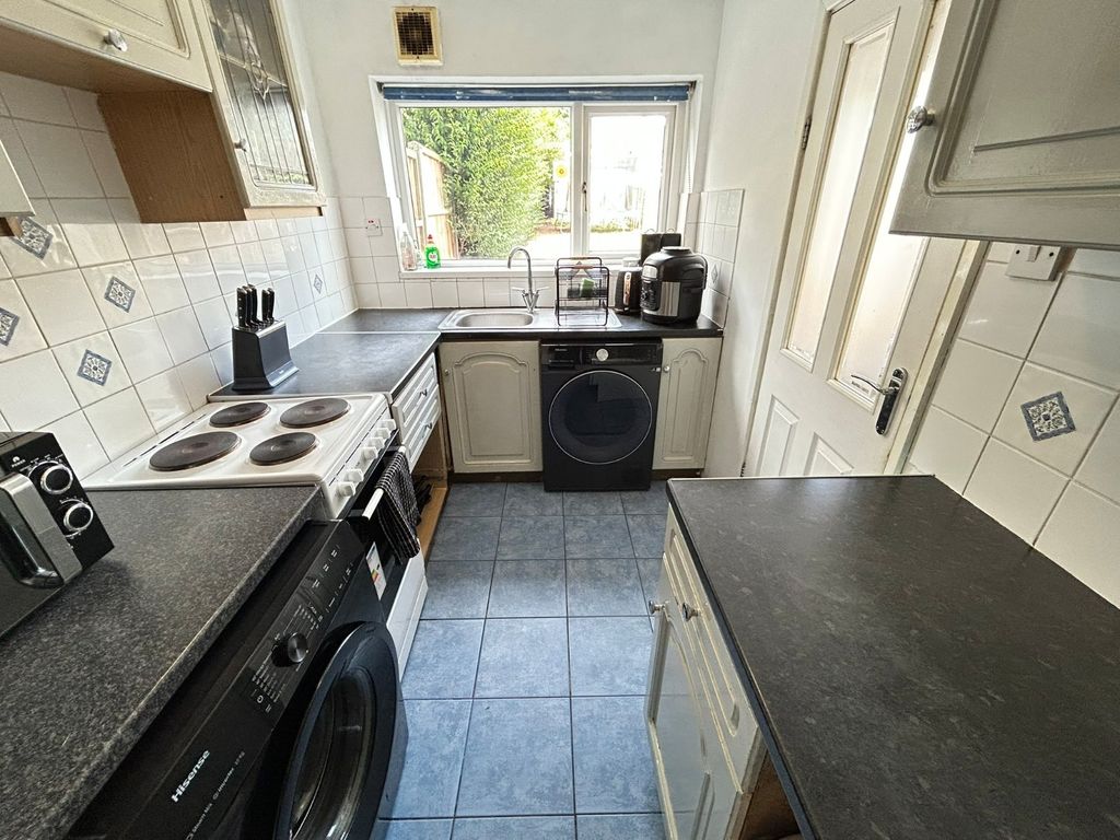 Property photo 3 of 18 Kitchen