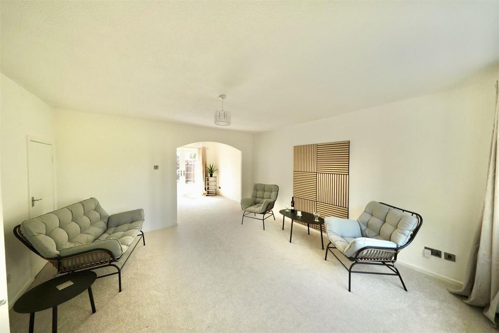 Property photo 2 of 20 Living Room