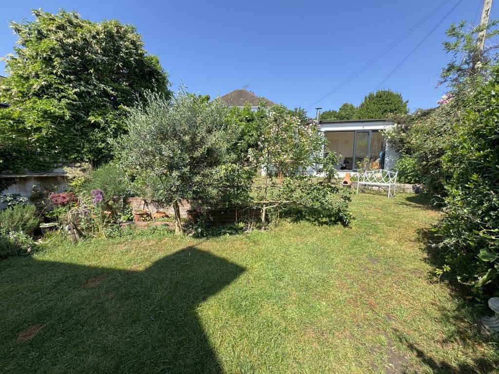Property photo 3 of 18 Garden