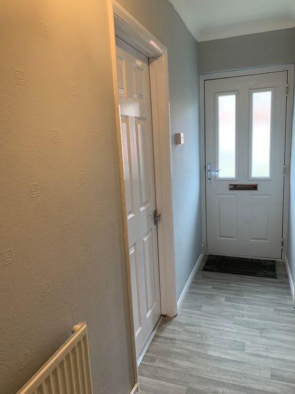 Property photo 3 of 31 Entrance Hall