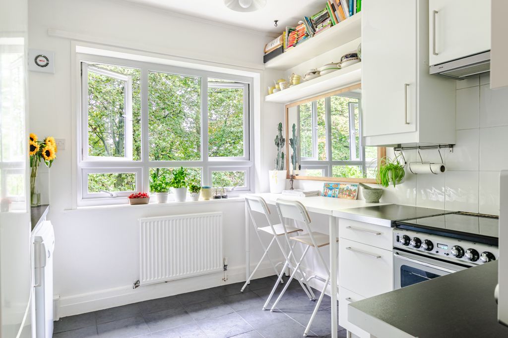 Property photo 3 of 20 06