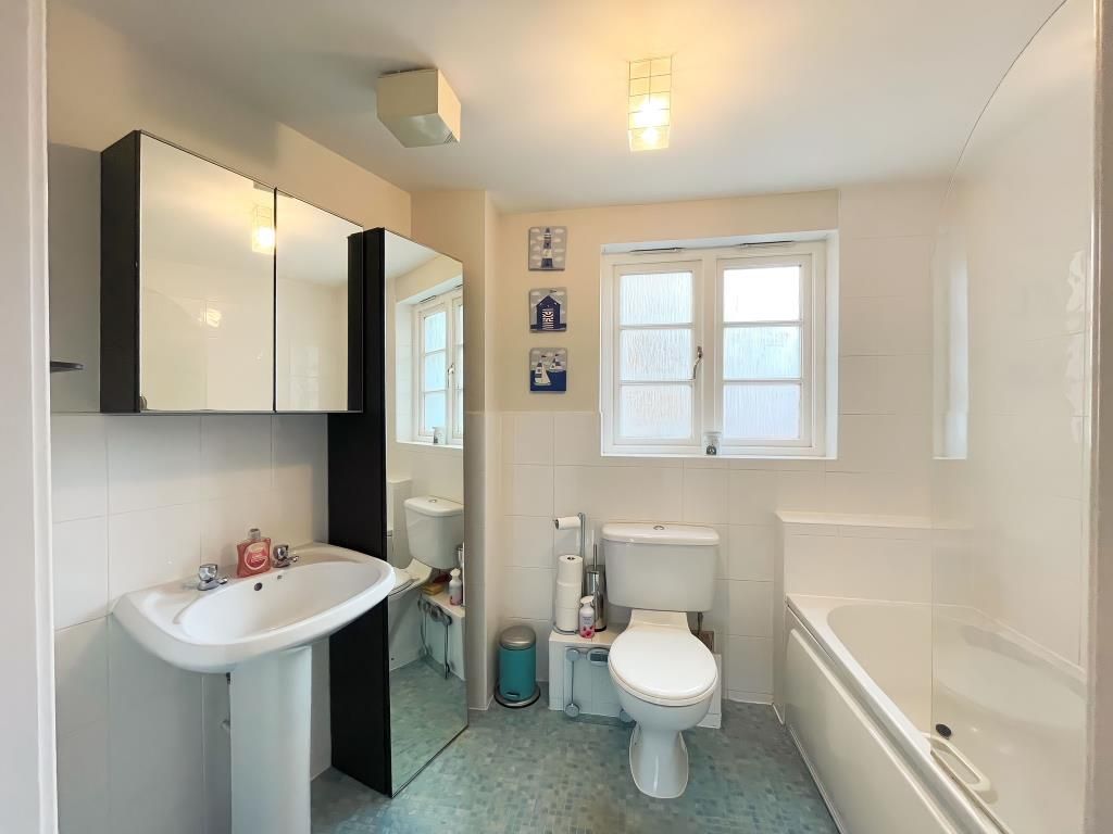 Property photo 3 of 9 Bathroom