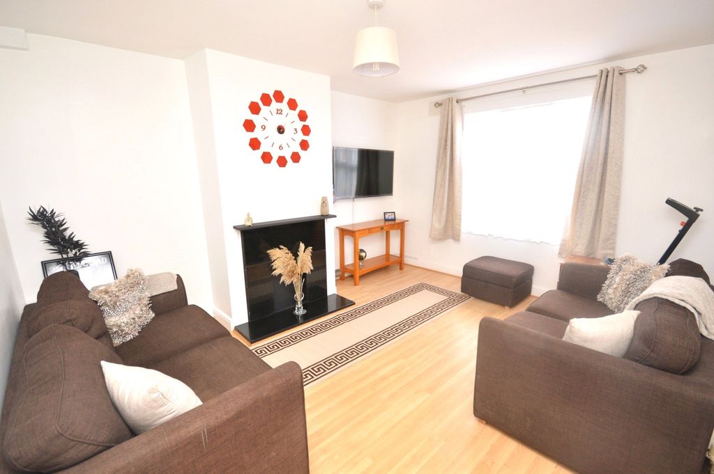 Property photo 3 of 11 Picture No. 26