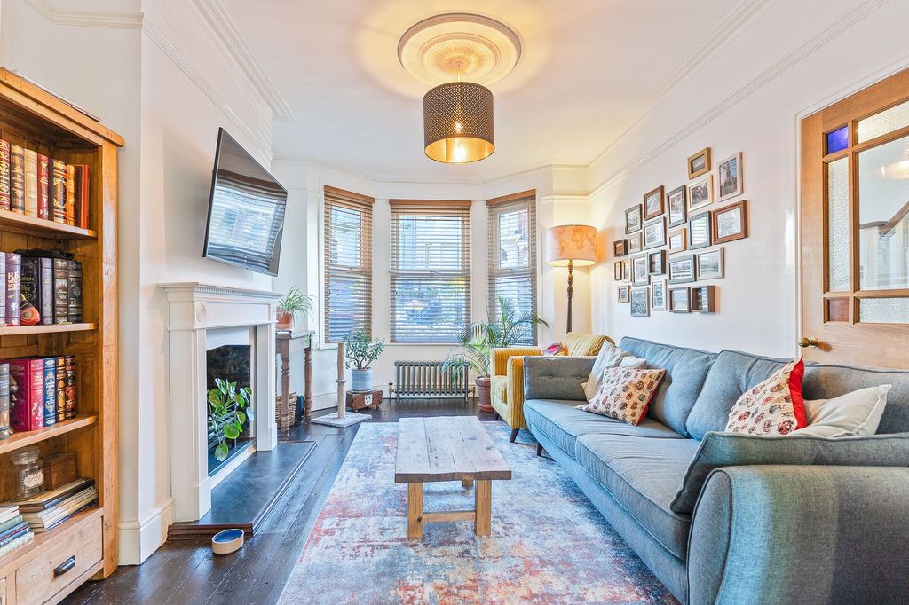 Property photo 2 of 19