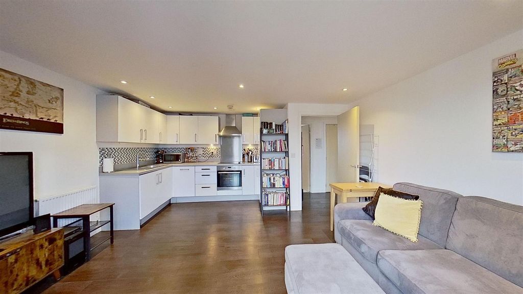 Property photo 1 of 16 134-Garratt-Lane-Wandsworth-Sw18-01192025_193558.J