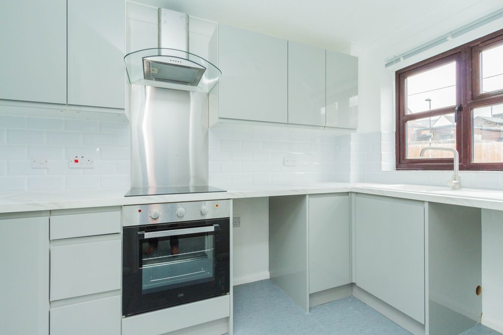 Property photo 2 of 6 Kitchen
