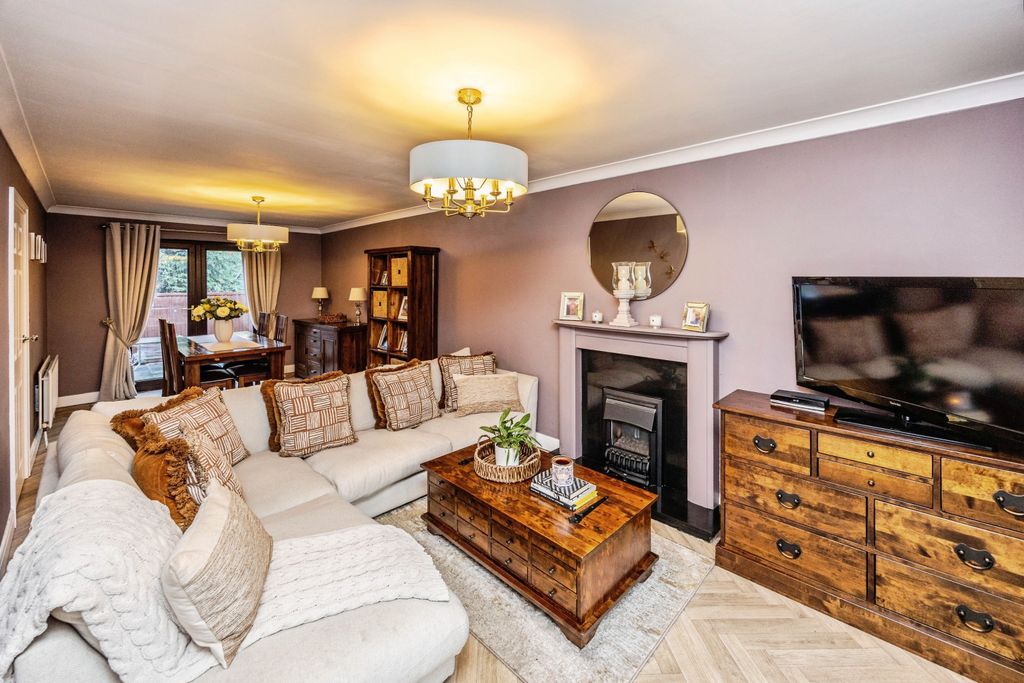 Property photo 3 of 19 Living Room