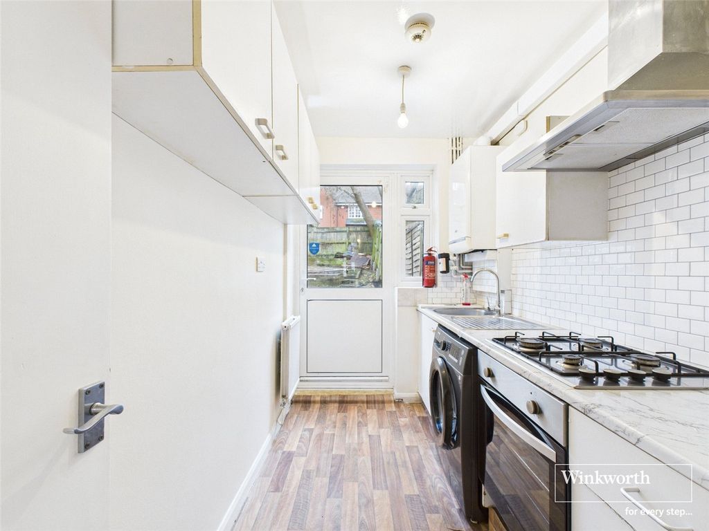 Property photo 1 of 10 Kitchen