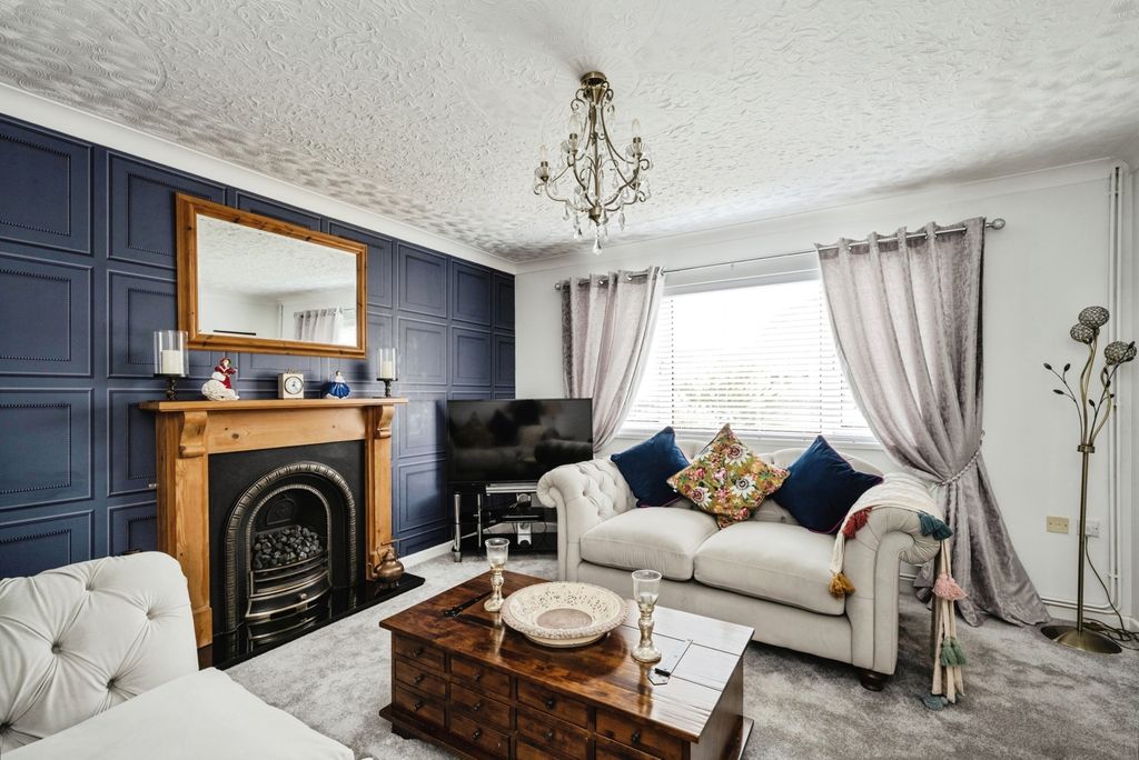 Property photo 2 of 32 Pbox-Img.Jpg