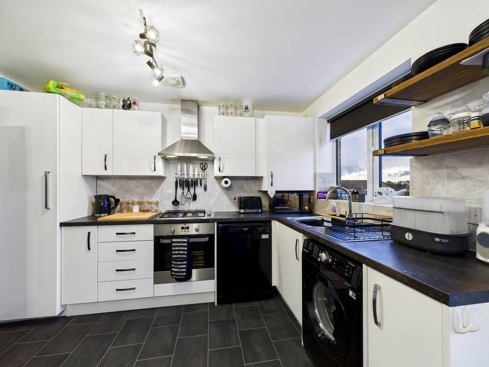 Property photo 2 of 17 Kitchen