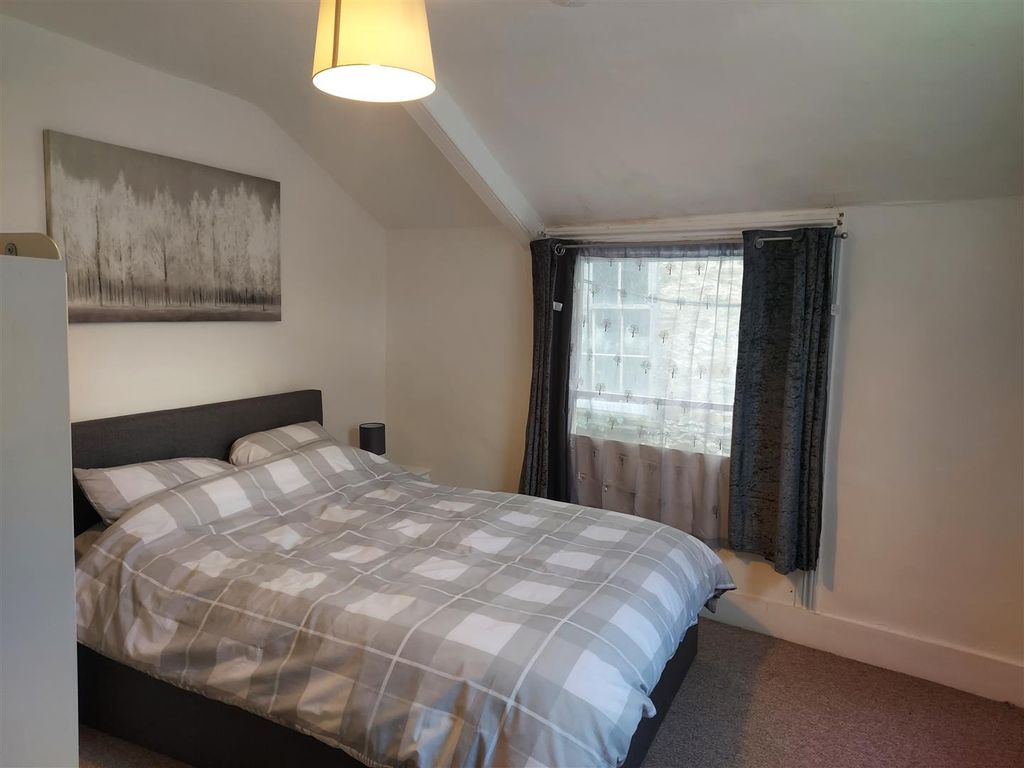 Property photo 3 of 8 Bedroom