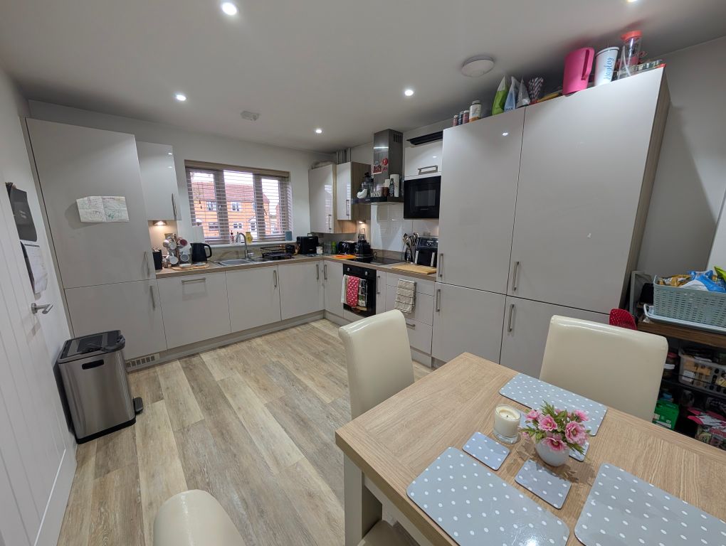 Property photo 3 of 9 Pxl_20251030_150359122