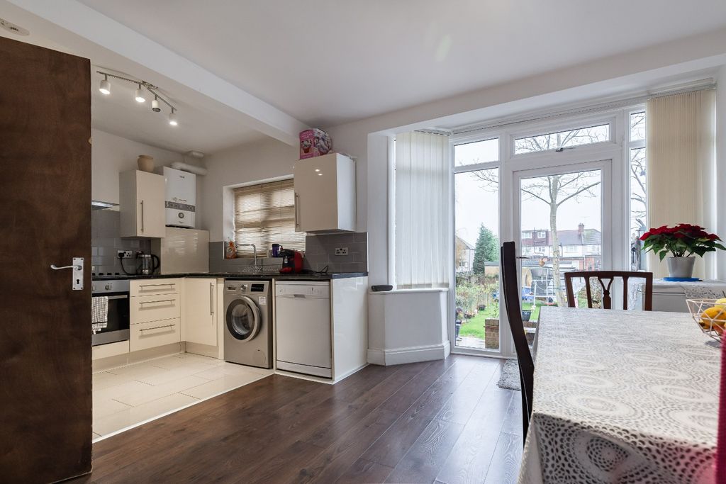Property photo 3 of 9 3300444