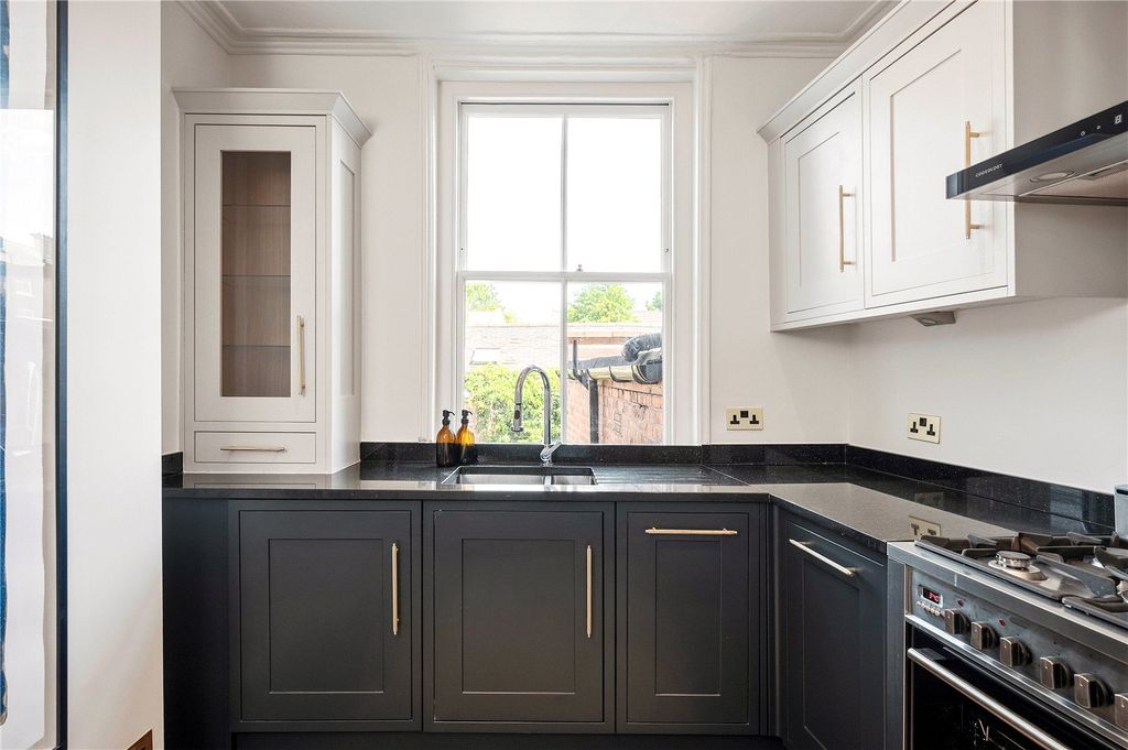 Property photo 3 of 19 Kitchen