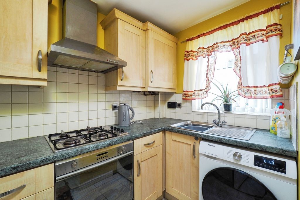 Property photo 3 of 16 Kitchen