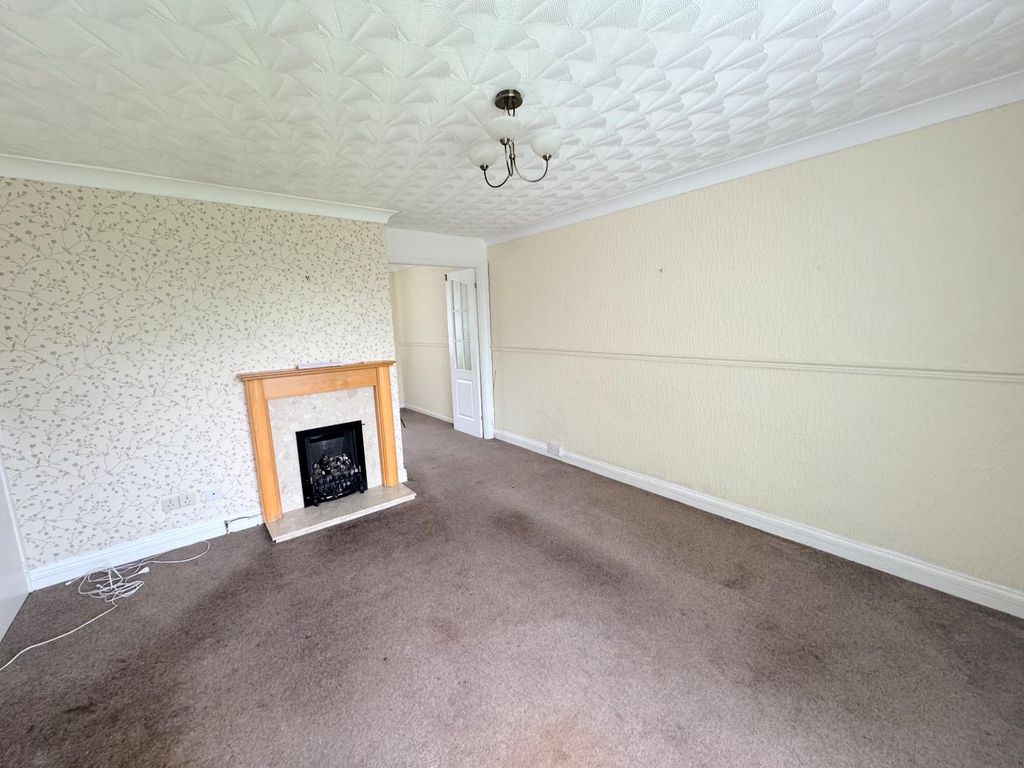 Property photo 2 of 10 Lounge