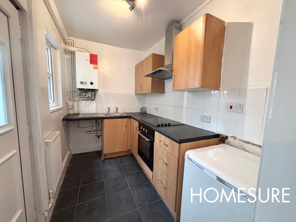Property photo 2 of 7 Kitchen